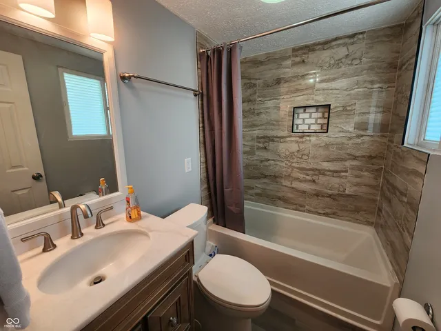 $1,600 | 106 South McCarty Street, Fortville, IN 46040