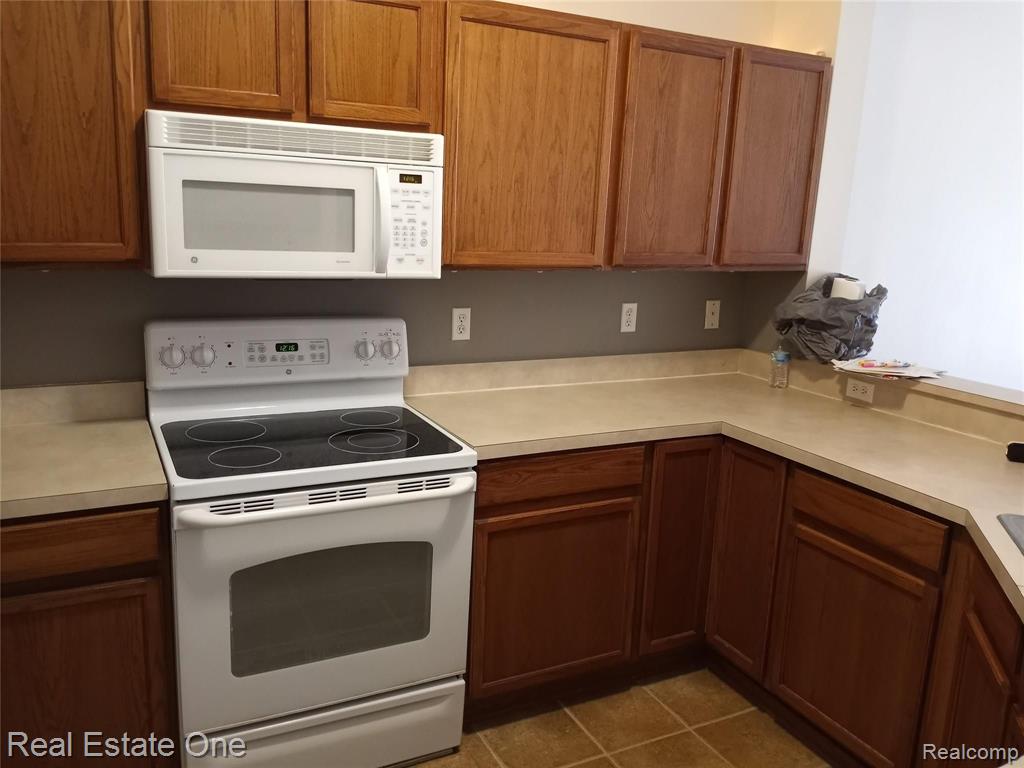43288 Pendleton Circle Sterling Heights, MI 48313 - Photo 23 of 35