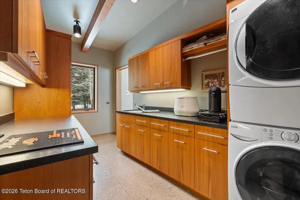 $8,195,000 | 130 Stinnett Drive, Jackson, WY 83001