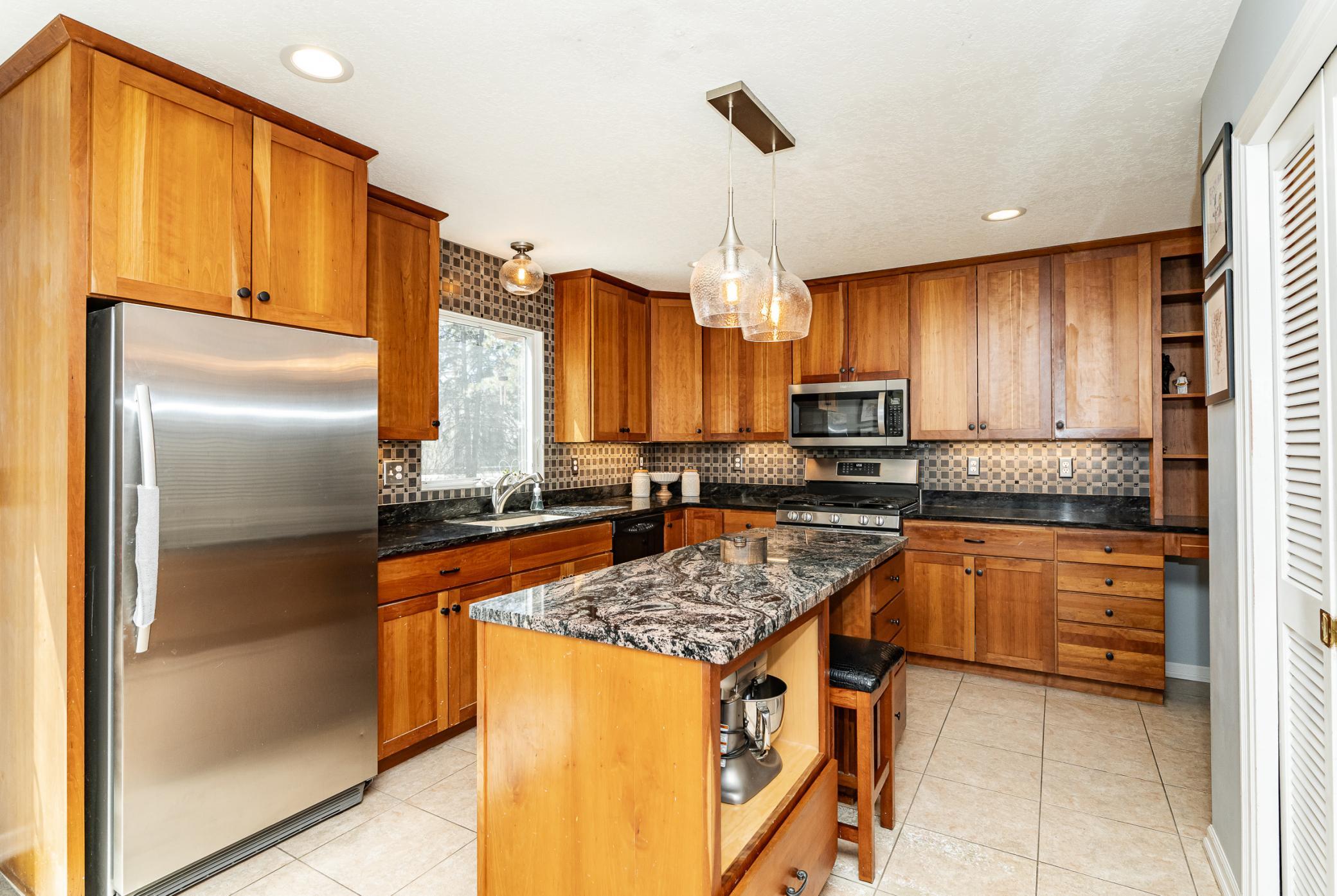 1406 Weatherhill Road Southwest Rochester, MN 55902 - Photo 19 of 73