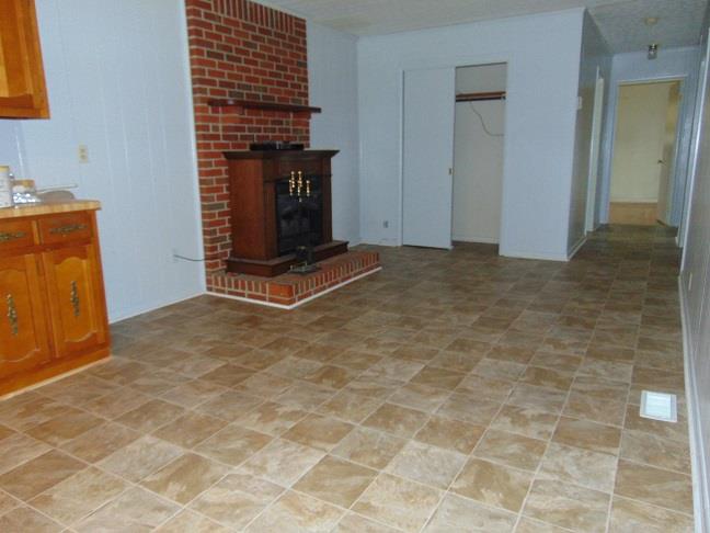 36 South Patrick Road Fayetteville, TN 37334 - Photo 3 of 11 a view of a fireplace