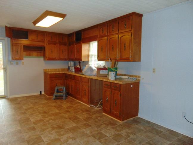 36 South Patrick Road Fayetteville, TN 37334 - Photo 4 of 11 a room with a cabinets and a sink