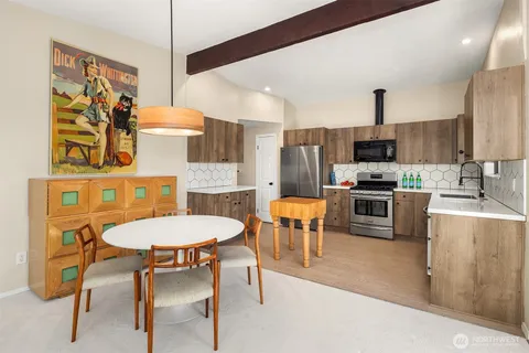 $950,000 | 4977 19th Avenue South, Seattle, WA 98108