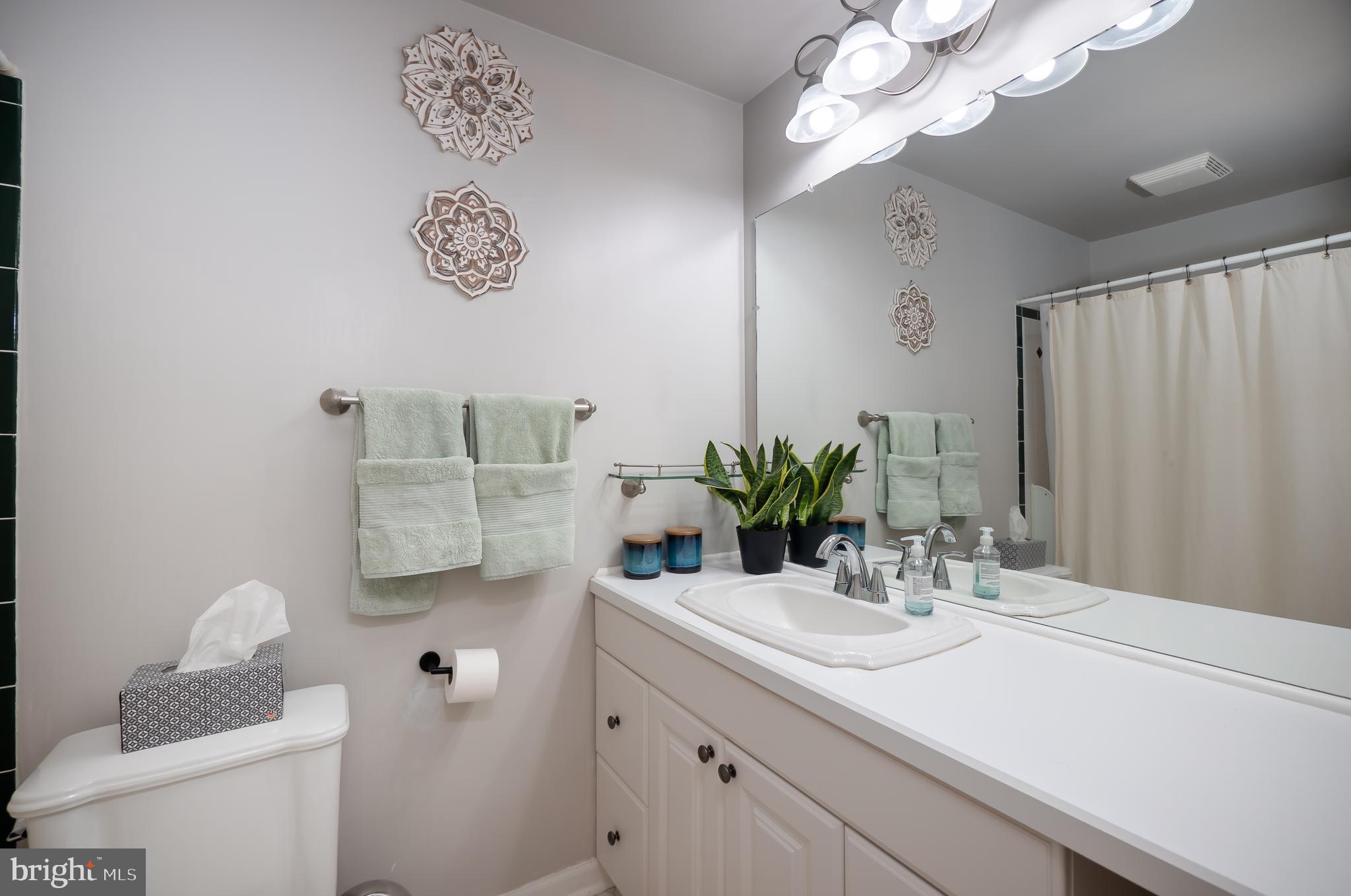 470 Dresher Road, Unit B5 Horsham, PA 19044 - Photo 20 of 26 Master Bath
