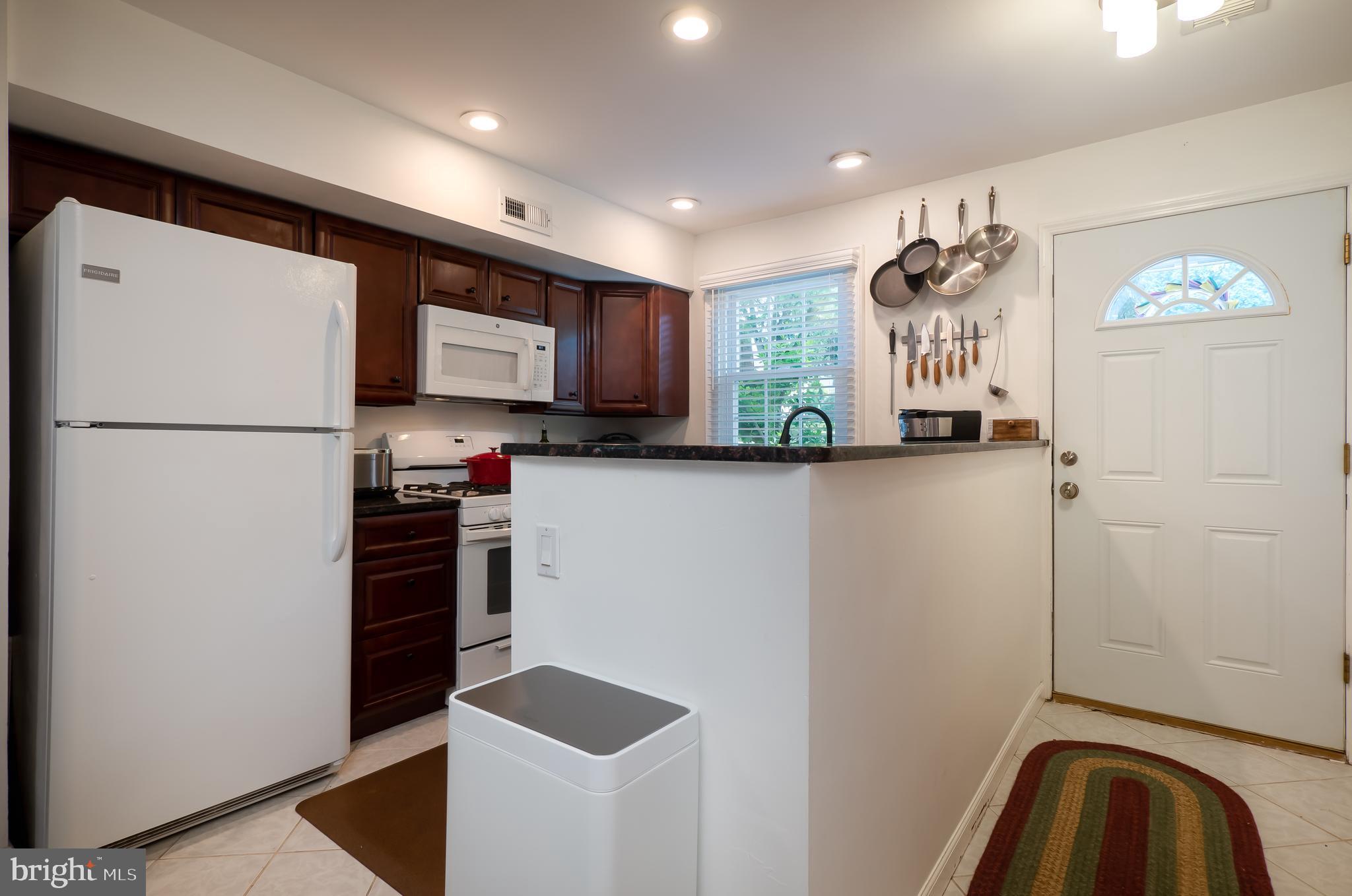 470 Dresher Road, Unit B5 Horsham, PA 19044 - Photo 7 of 26 Kitchen