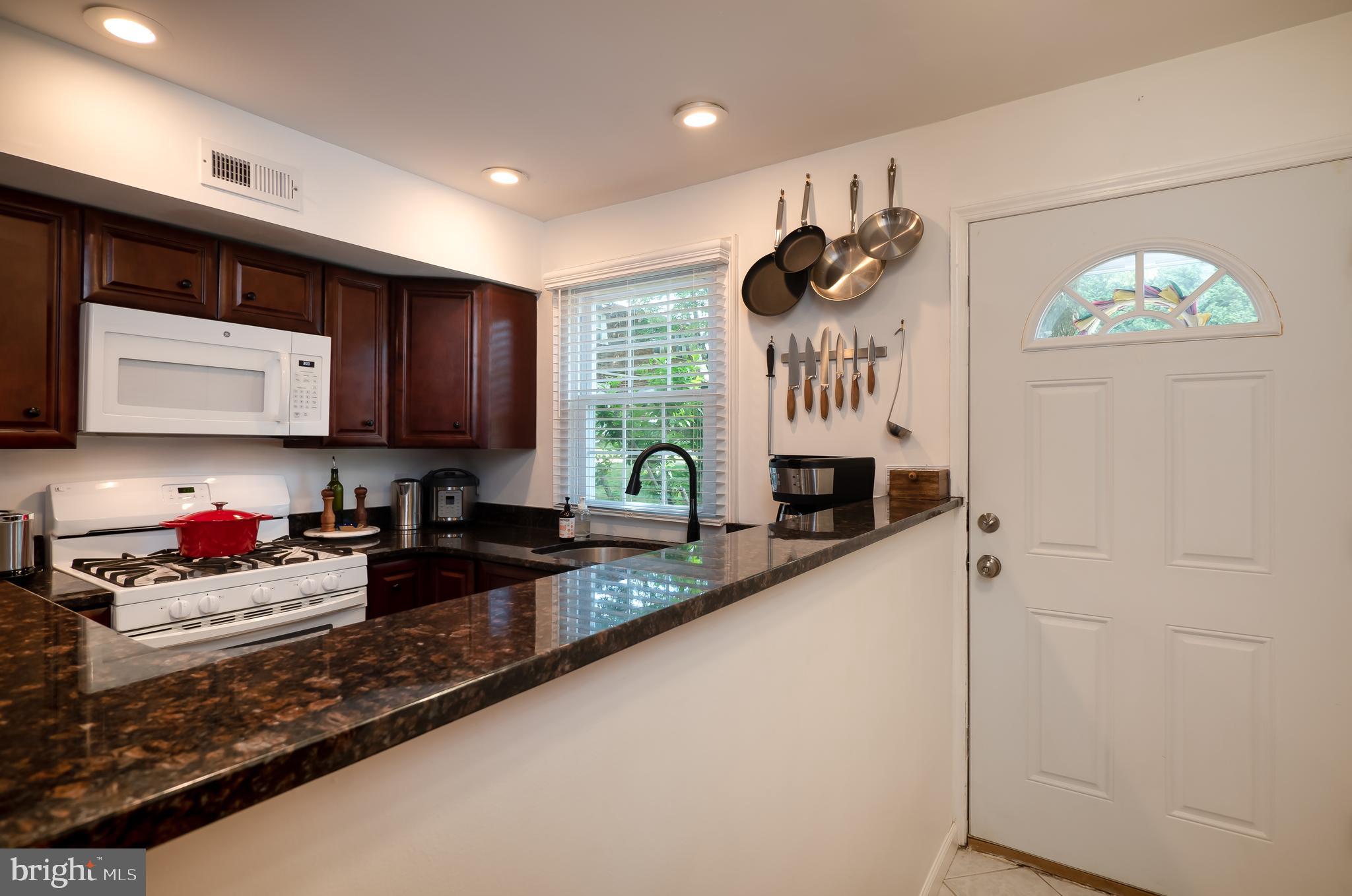 470 Dresher Road, Unit B5 Horsham, PA 19044 - Photo 8 of 26 Kitchen