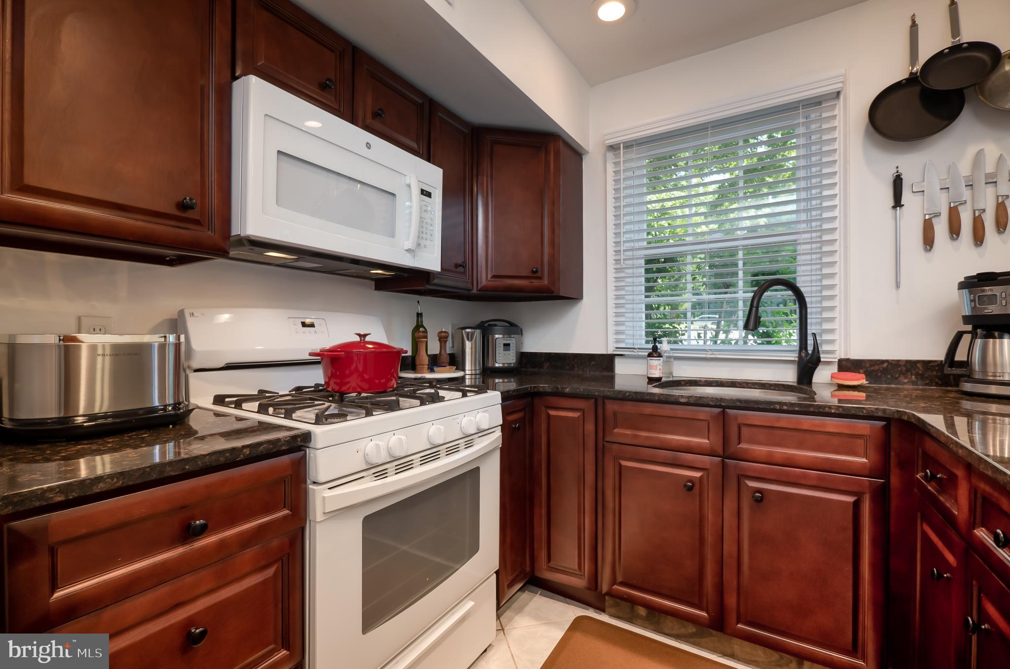 470 Dresher Road, Unit B5 Horsham, PA 19044 - Photo 9 of 26 Kitchen