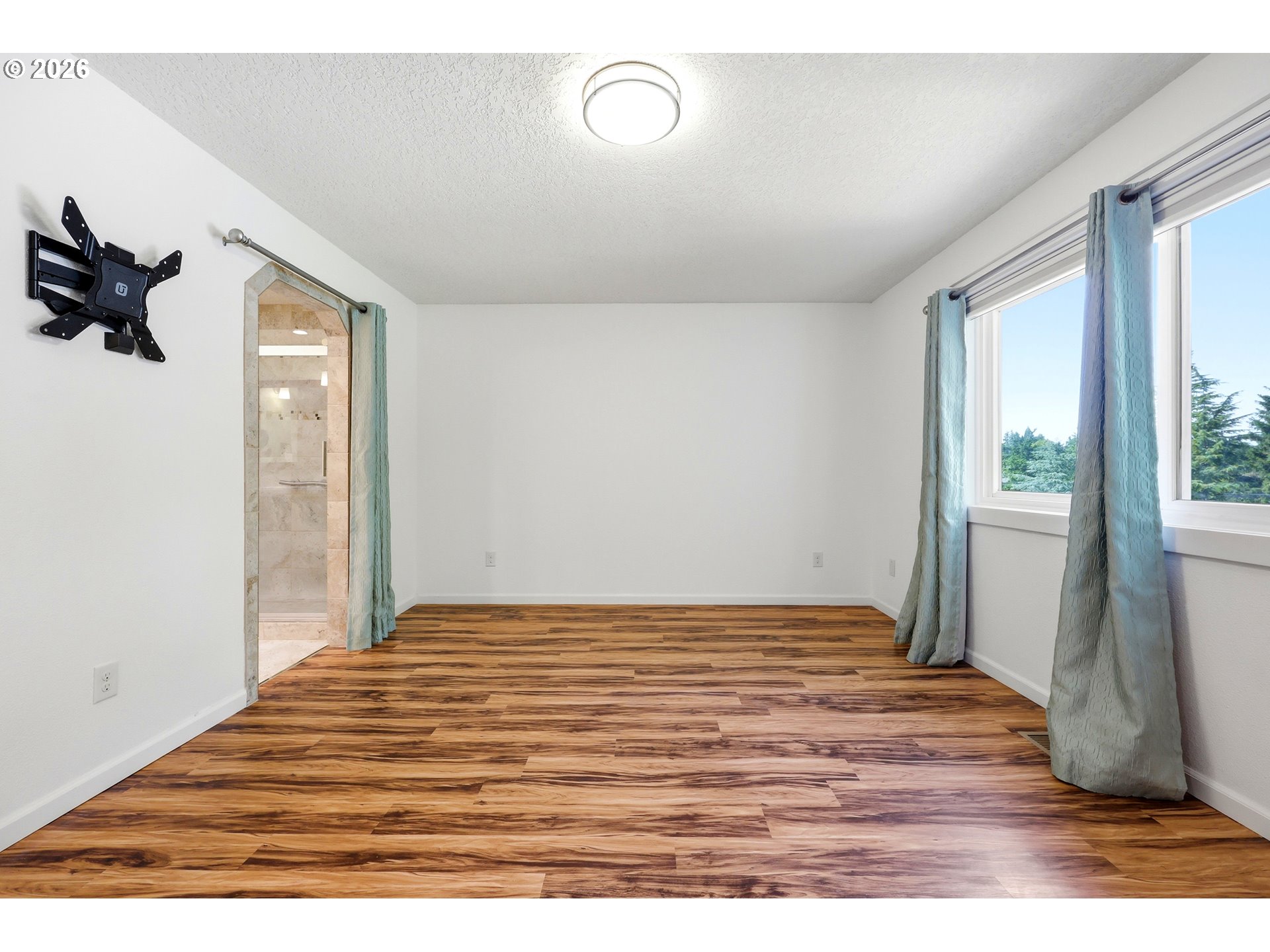 404 Southwest Overlook Court Gresham, OR 97080 - Photo 11 of 35 Bedroom, Owner's Suite
