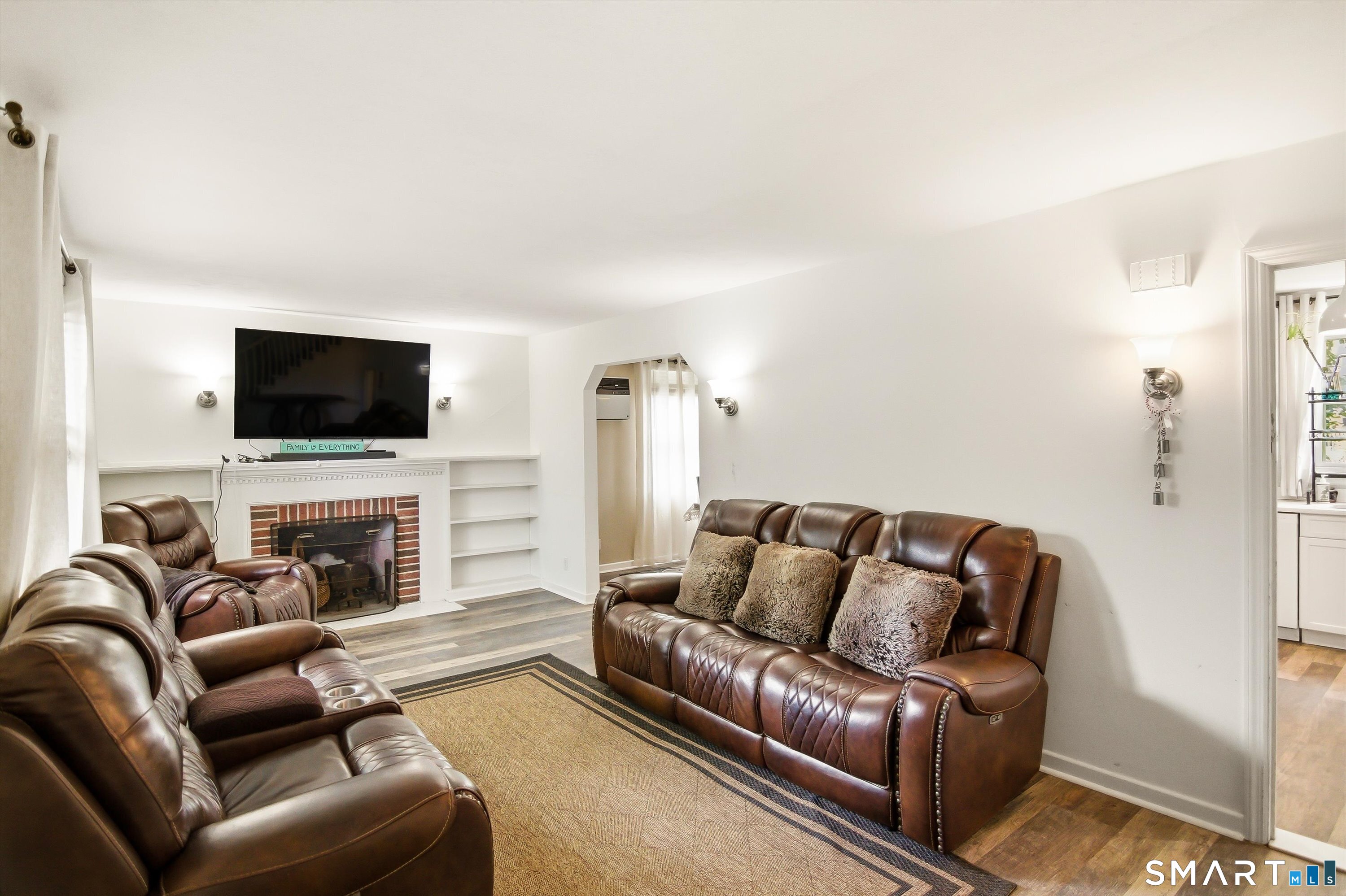 506 Lighthouse Road New Haven, CT 06512 - Photo 4 of 40