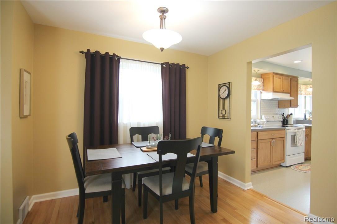31608 Marblehead Road Farmington, MI 48336 - Photo 8 of 26 Marblehead Dining Room