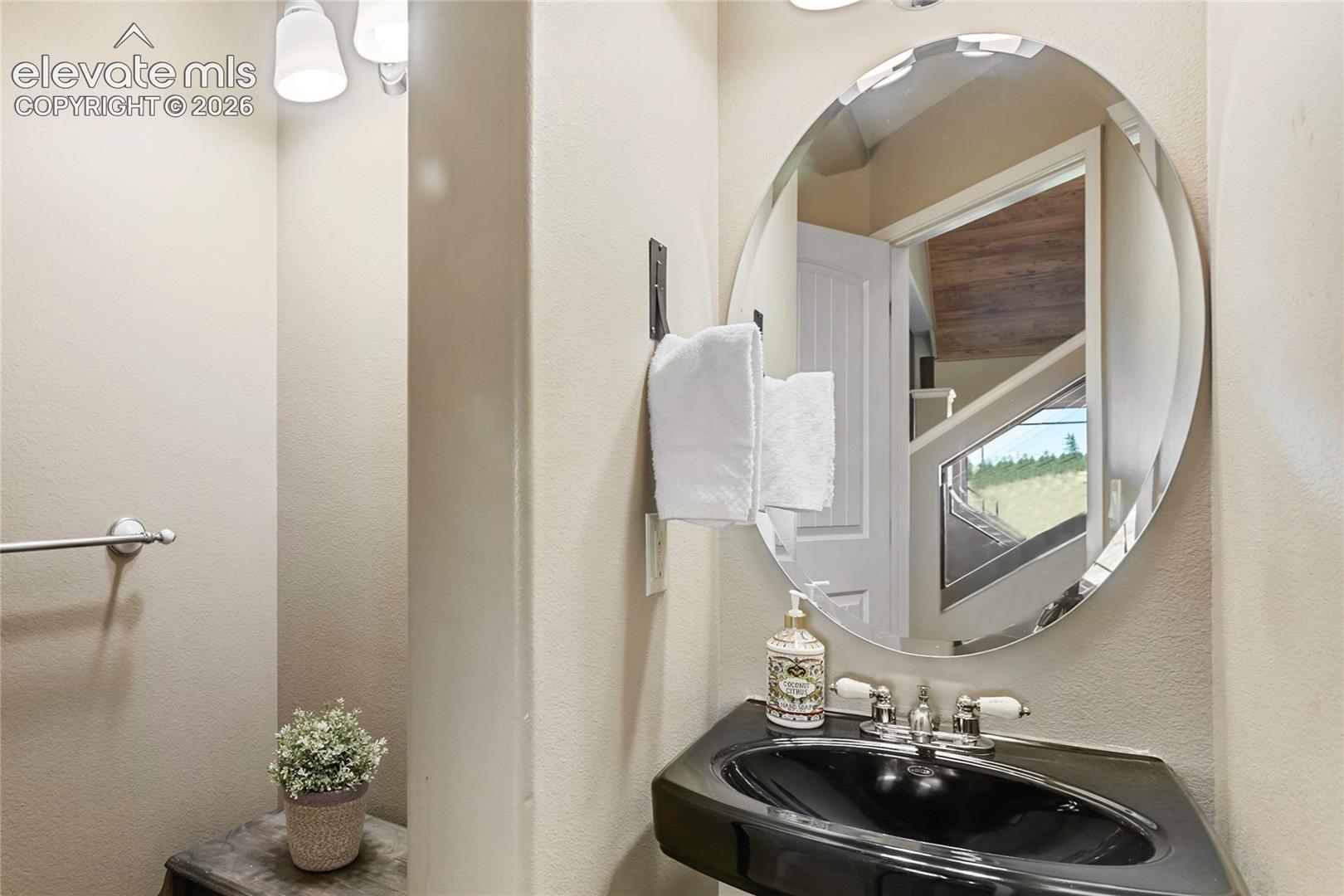 19 Worley Road Divide, CO 80814 - Photo 13 of 29 1/2 bath off the main