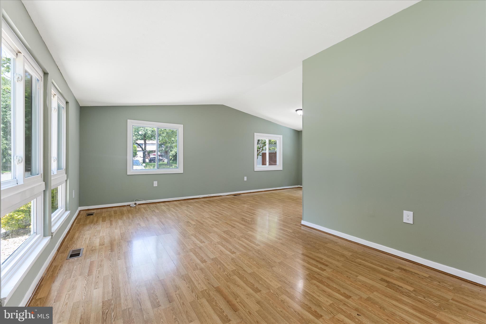 2231 Sanibel Drive Reston, VA 20191 - Photo 11 of 56 Living Room