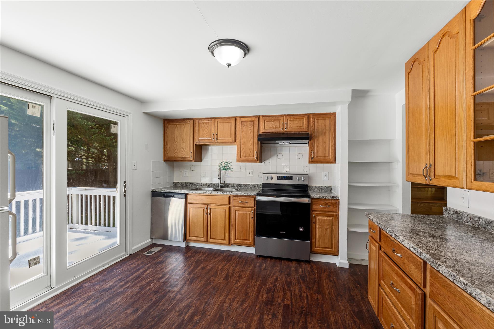 2231 Sanibel Drive Reston, VA 20191 - Photo 15 of 56 Kitchen