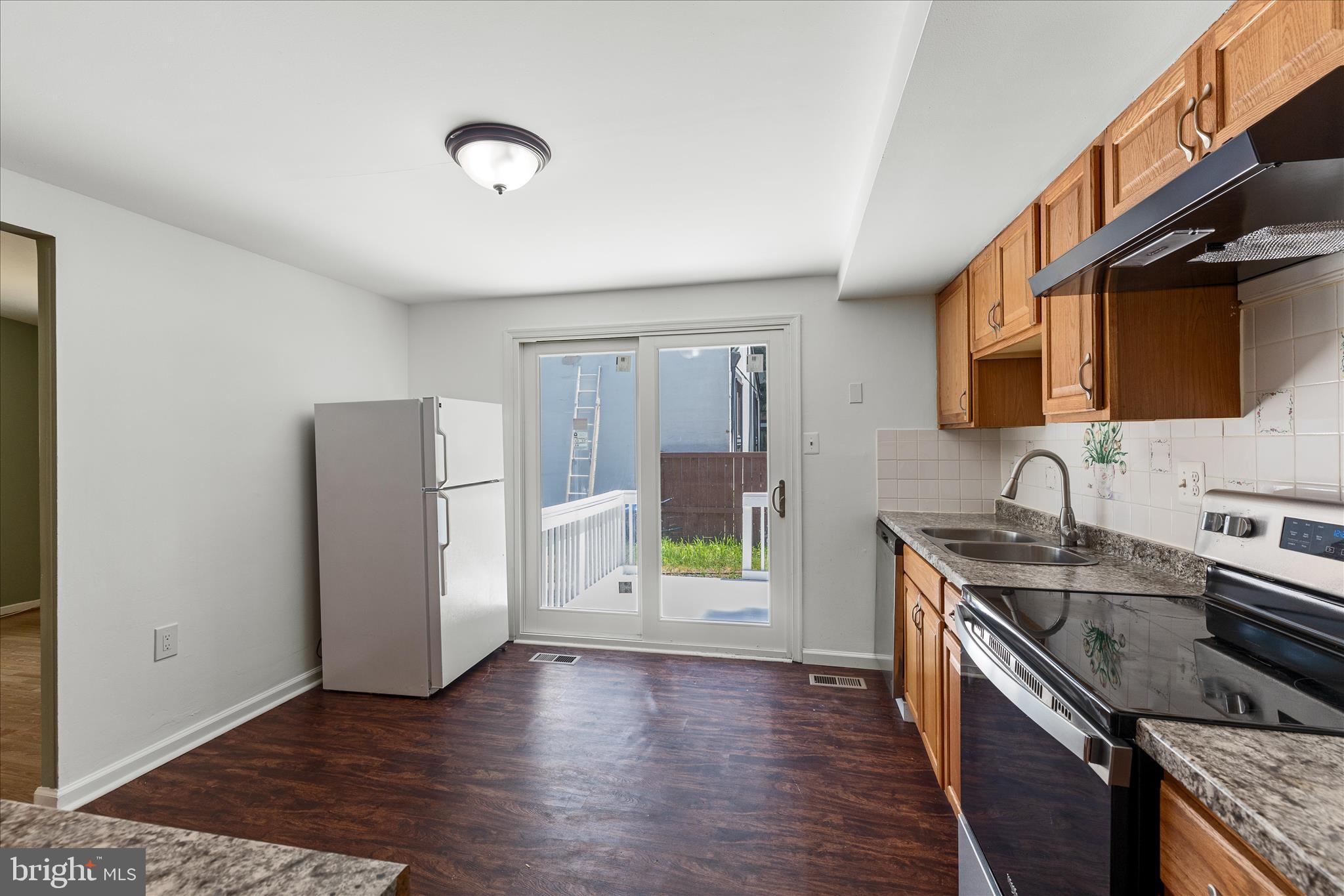 2231 Sanibel Drive Reston, VA 20191 - Photo 17 of 56 Kitchen