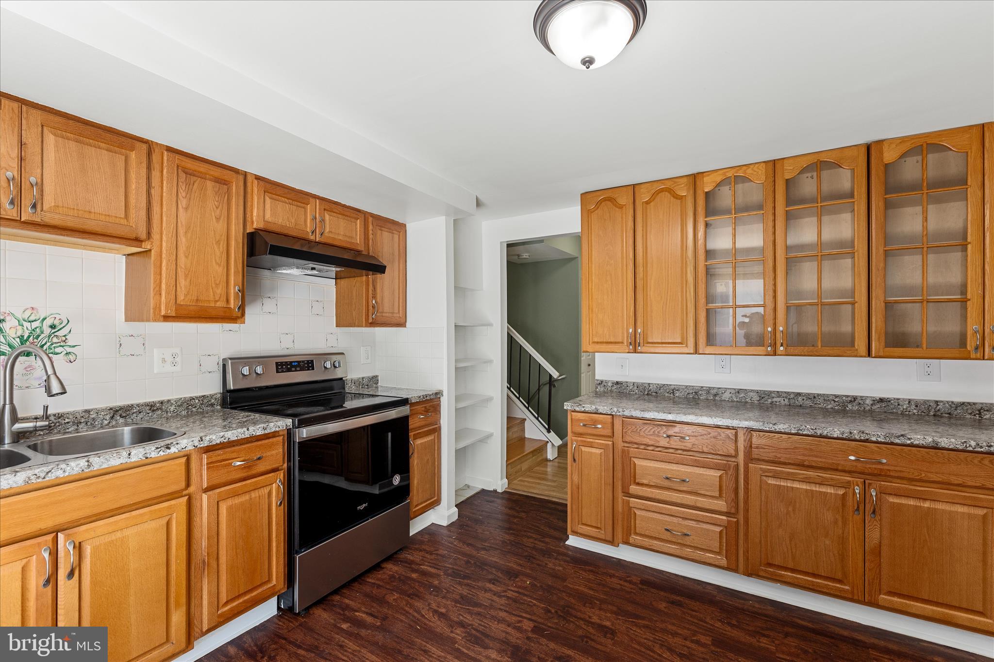 2231 Sanibel Drive Reston, VA 20191 - Photo 19 of 56 Kitchen