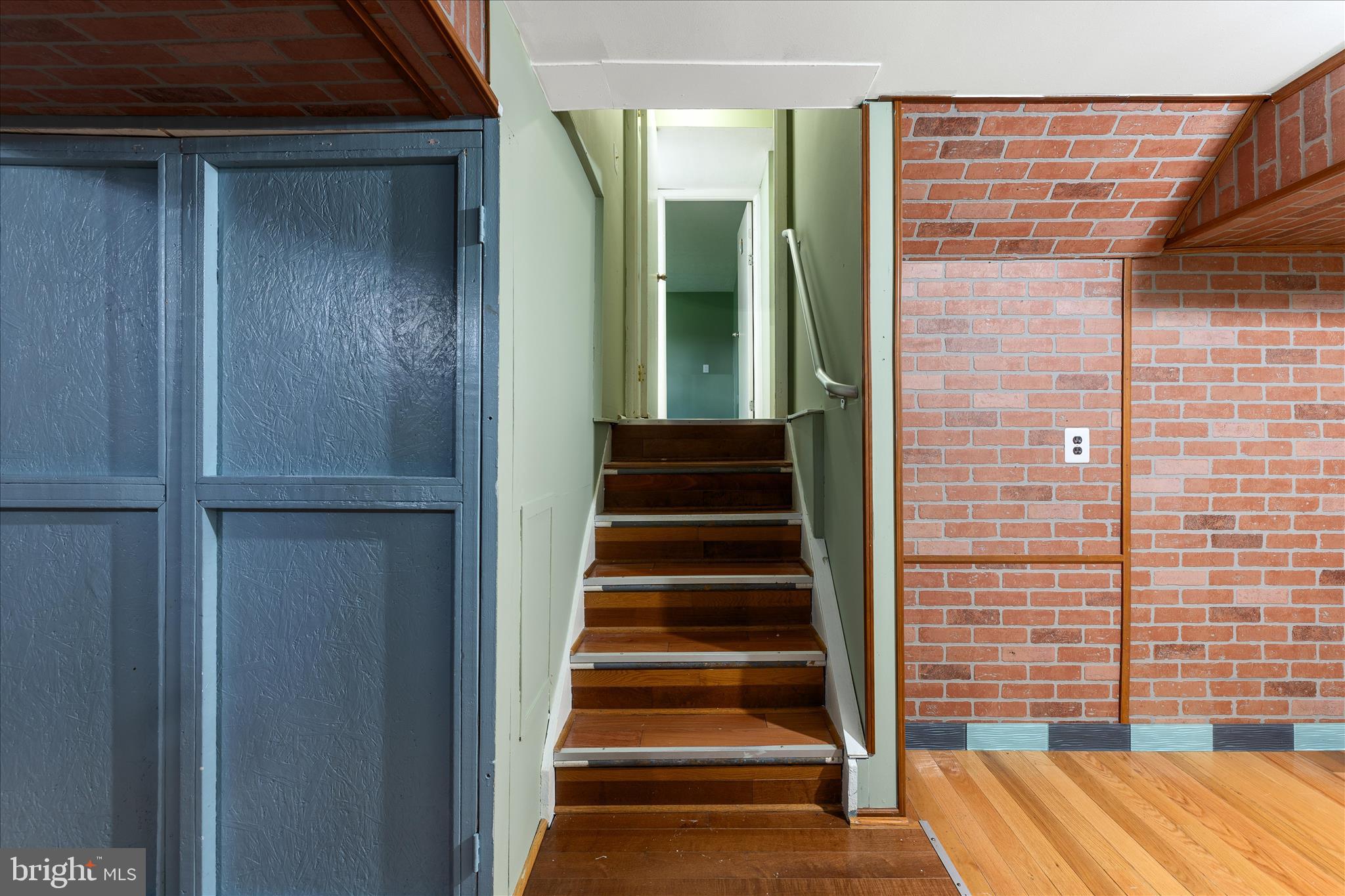 2231 Sanibel Drive Reston, VA 20191 - Photo 32 of 56 Stairs