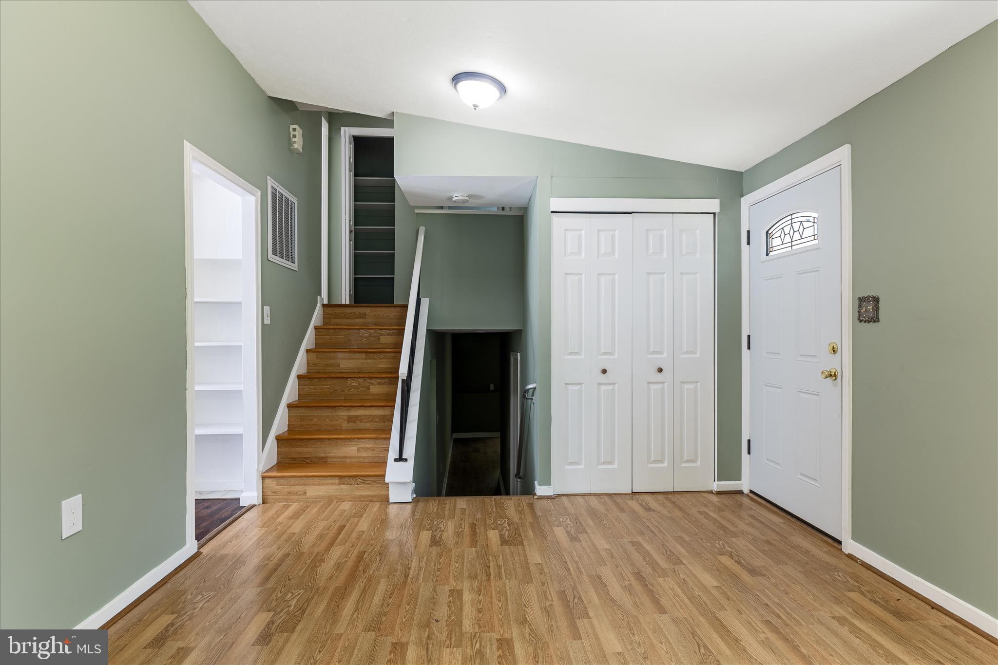 2231 Sanibel Drive Reston, VA 20191 - Photo 9 of 56 Foyer