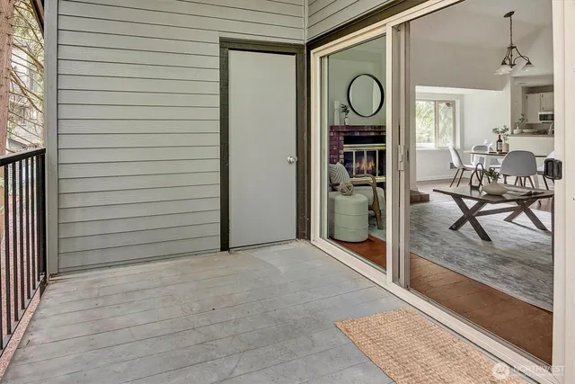 $2,825 | 14605 Northeast 81st Street, Unit D19, Redmond, WA 98052