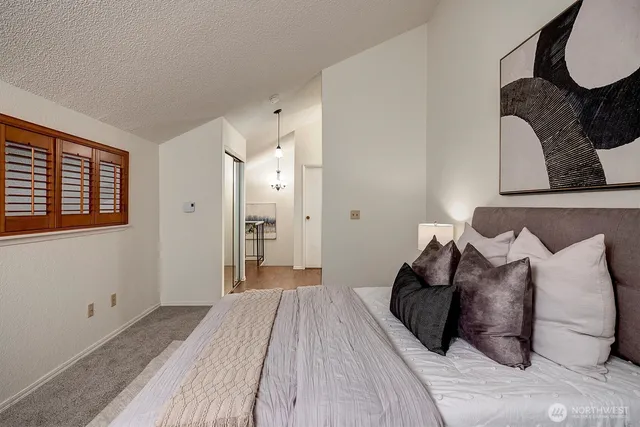 $2,825 | 14605 Northeast 81st Street, Unit D19, Redmond, WA 98052