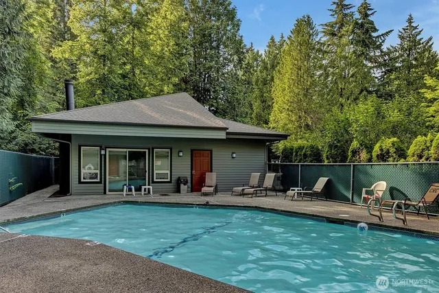 $2,825 | 14605 Northeast 81st Street, Unit D19, Redmond, WA 98052