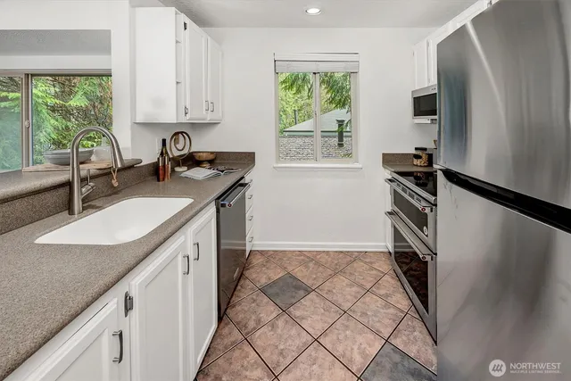 $2,825 | 14605 Northeast 81st Street, Unit D19, Redmond, WA 98052