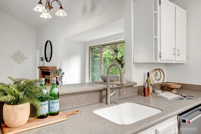 $2,825 | 14605 Northeast 81st Street, Unit D19, Redmond, WA 98052