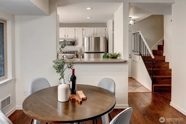 $2,825 | 14605 Northeast 81st Street, Unit D19, Redmond, WA 98052