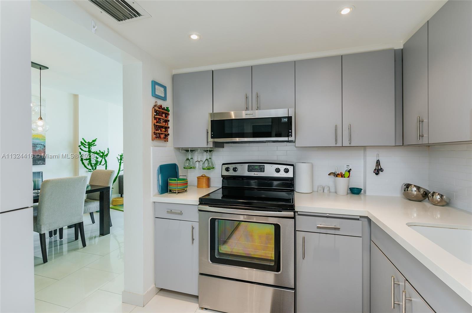 1345 Lincoln Road, Unit 403 Miami Beach, FL 33139 - Photo 6 of 27 Gallery Image 6