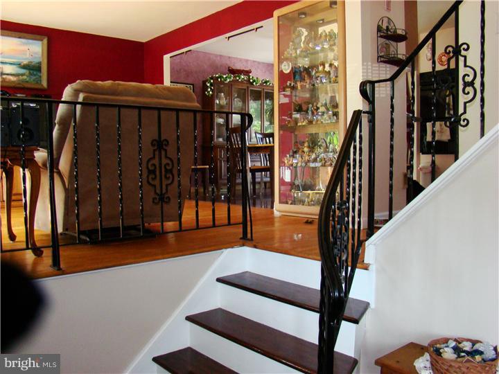 304 Colonial Road Edgewater Park, NJ 08010 - Photo 2 of 12 Gallery Image 2