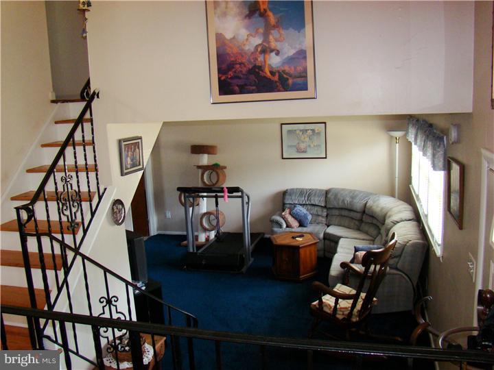 304 Colonial Road Edgewater Park, NJ 08010 - Photo 3 of 12 Gallery Image 3