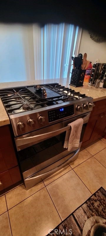 1851 Glenoaks Avenue, Unit C Anaheim, CA 92801 - Photo 14 of 21 a close view of stove top oven