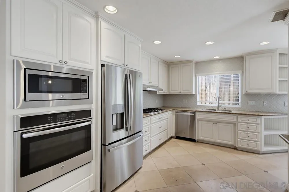 9723 Roe Drive Santee, CA 92071 - Photo 15 of 52