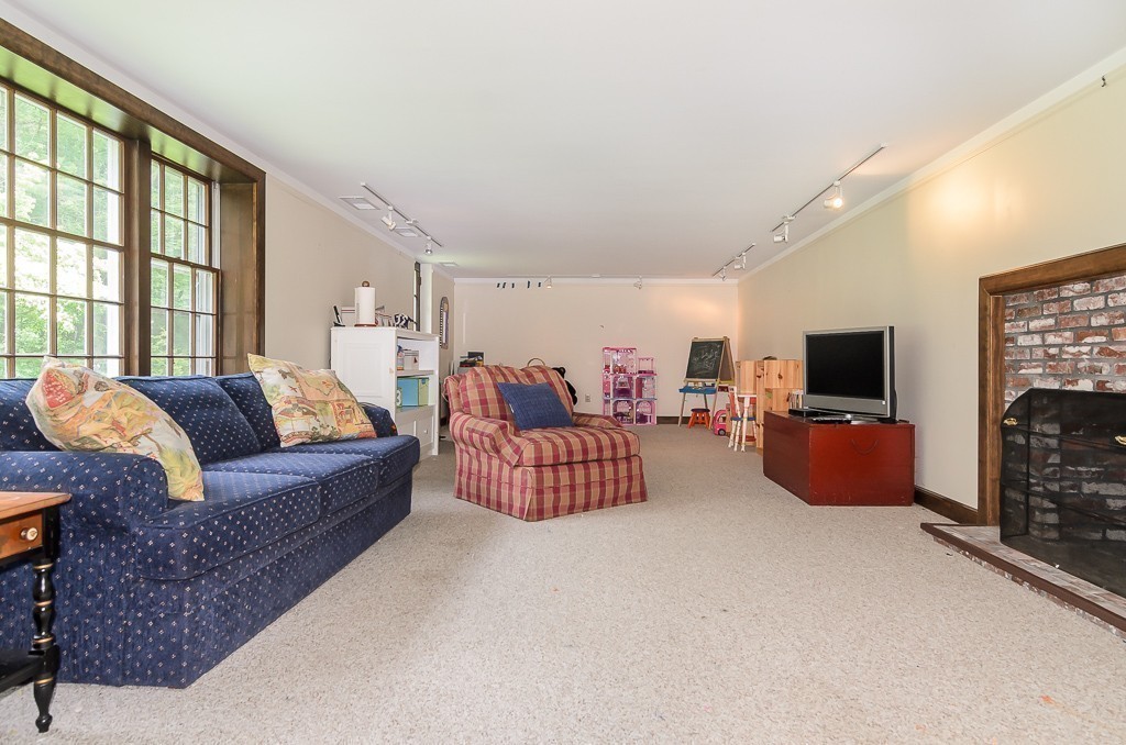 33 Yorkshire Road Dover, MA 02030 - Photo 18 of 26 Gallery Image 18