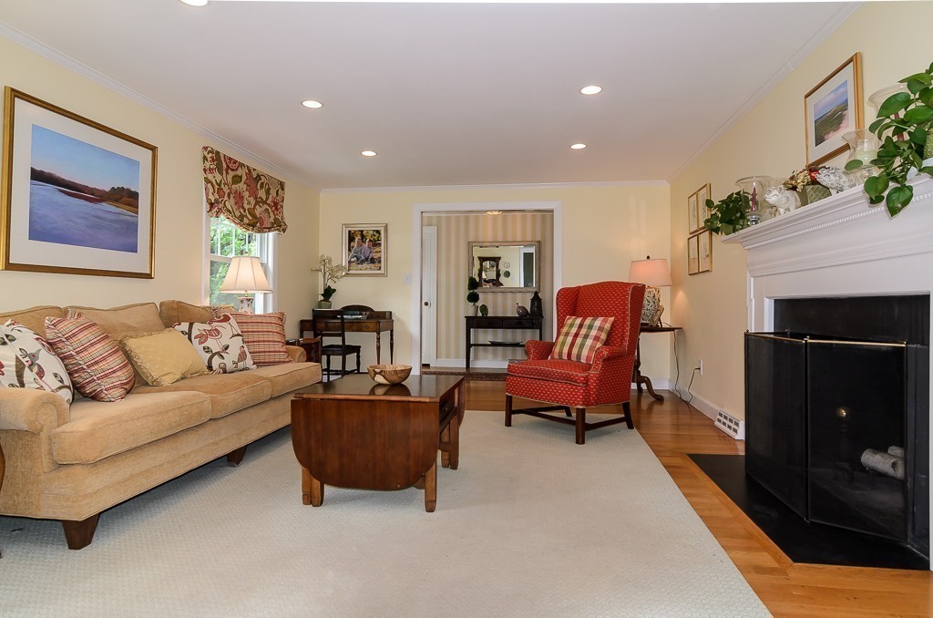 33 Yorkshire Road Dover, MA 02030 - Photo 4 of 26 Gallery Image 4