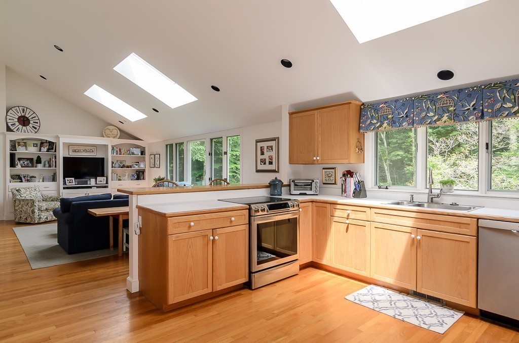 33 Yorkshire Road Dover, MA 02030 - Photo 9 of 26 Gallery Image 9