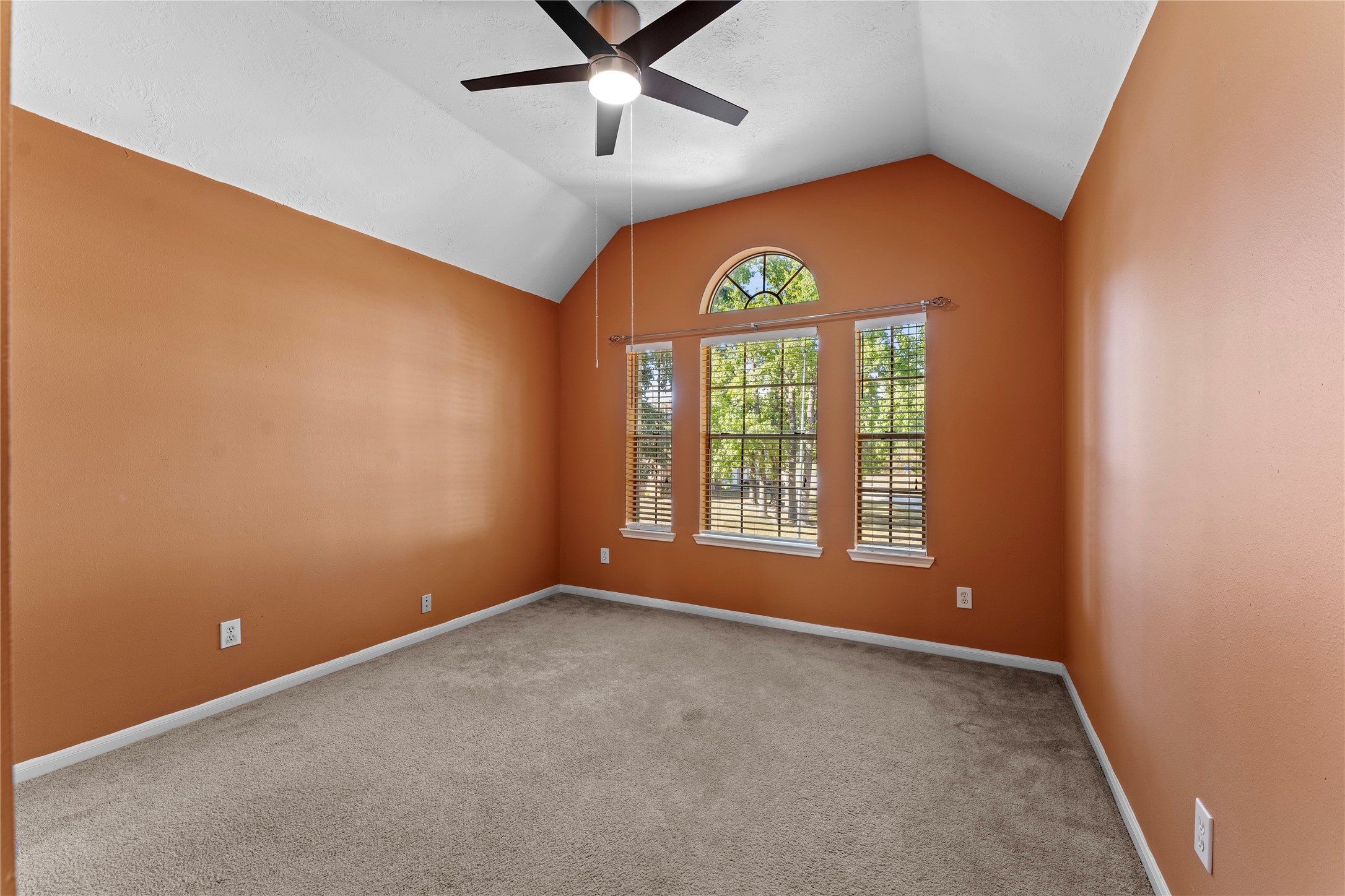 2922 Travick Lane Houston, TX 77073 - Photo 31 of 49 an empty room with a window