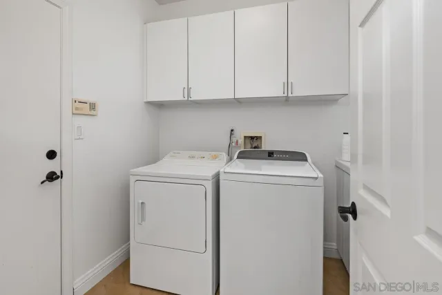 a view of a house with backyard and trees