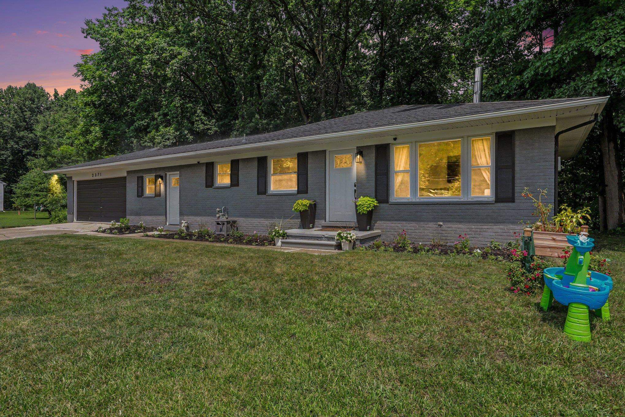 2371 Arlington Road Columbus, MI 48063 - Photo 1 of 26 50215782-9ff40d77-75d8-4819-ab3f-e1132c0d5cd4.JPG