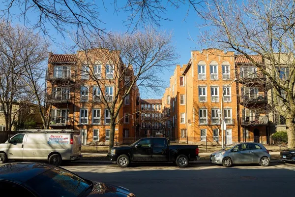 $1,950 | 1644 West Greenleaf Avenue, Unit 2S, Chicago, IL 60626