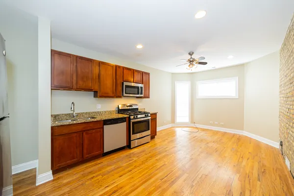 $1,950 | 1644 West Greenleaf Avenue, Unit 2S, Chicago, IL 60626
