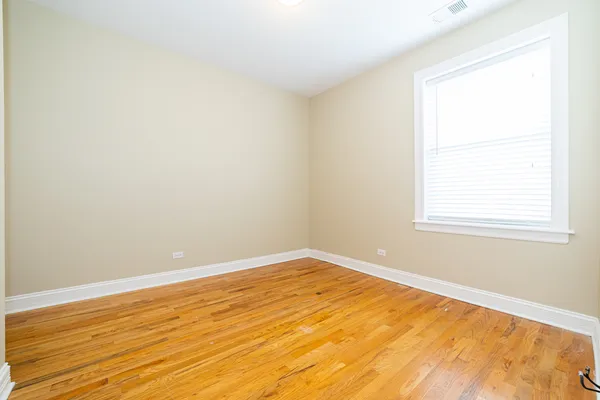 $1,950 | 1644 West Greenleaf Avenue, Unit 2S, Chicago, IL 60626