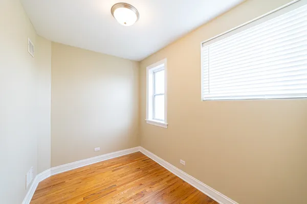 $1,950 | 1644 West Greenleaf Avenue, Unit 2S, Chicago, IL 60626