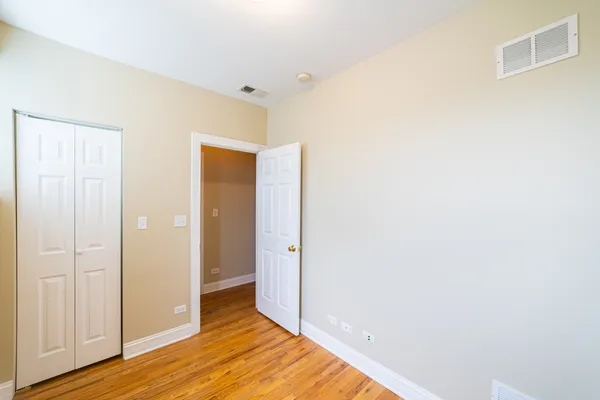 $1,950 | 1644 West Greenleaf Avenue, Unit 2S, Chicago, IL 60626