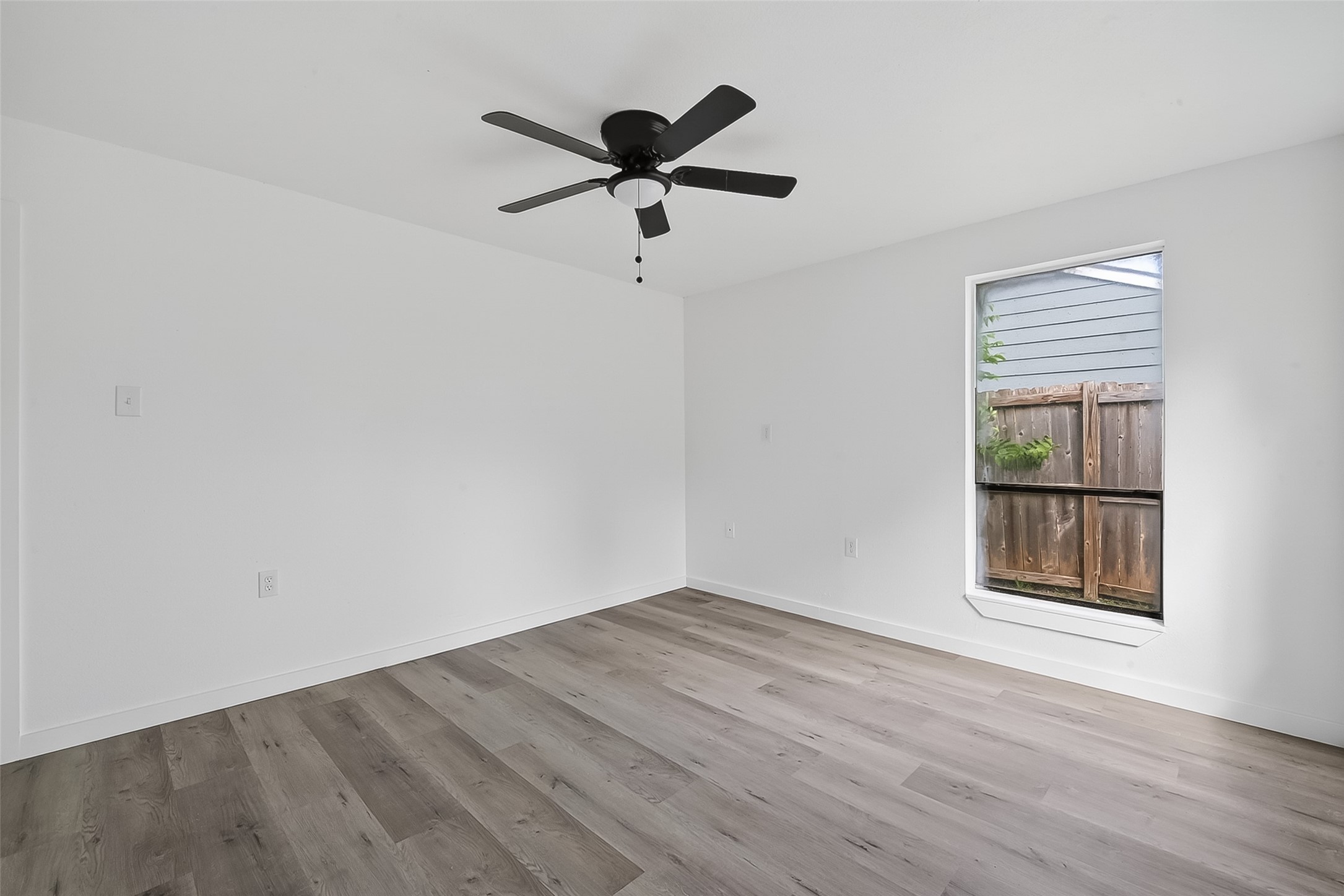 4933 Doolittle Boulevard Houston, TX 77033 - Photo 18 of 28