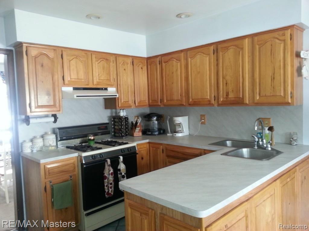 13222 Grafton Road Carleton, MI 48117 - Photo 6 of 23