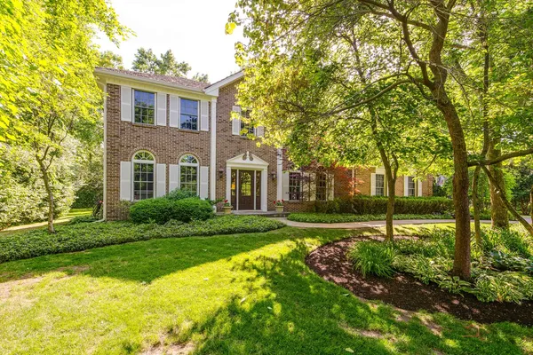 $1,050,000 | 2145 Kenton Lane, Libertyville, IL 60048