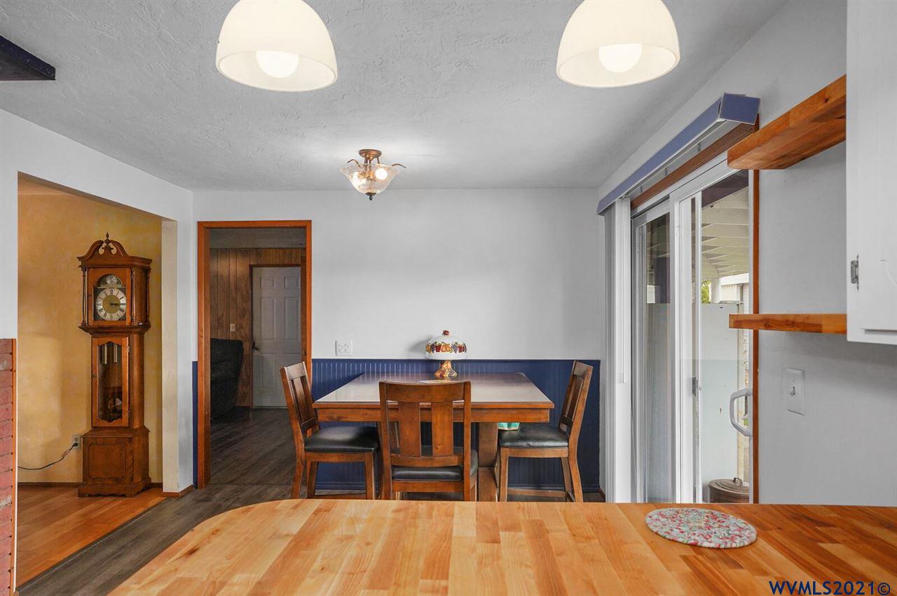 2464 53rd Avenue Southwest Albany, OR 97321 - Photo 13 of 38