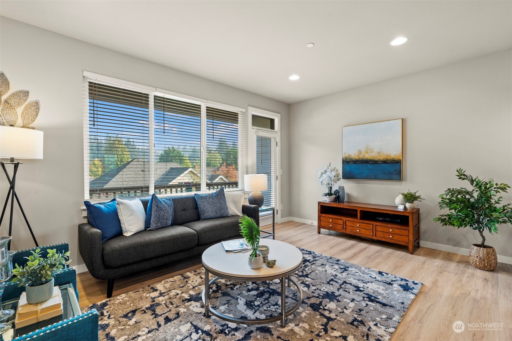 1621 Seattle Hill Road, Unit D3 Bothell, WA 98012 - Photo 6 of 25 a living room with furniture and a potted plant