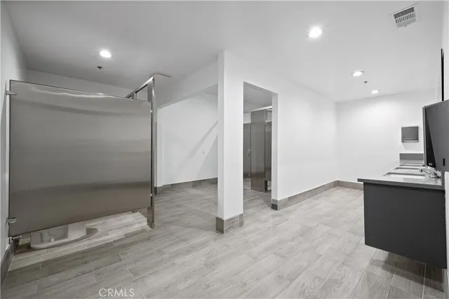 $8,000,000 | 800 East Dyer Road, Santa Ana, CA 92705