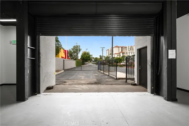 $8,000,000 | 800 East Dyer Road, Santa Ana, CA 92705